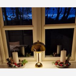 Guld bordlampe med genopladelig batteri.